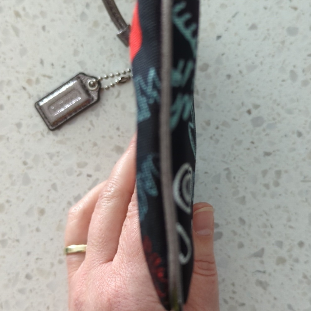 Coach Poppy Graffiti Wristlet Rare Print 2010 - Picture 11 of 11